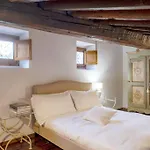 D/T Elegant & Spacious Flat 2\' Walk Train Station