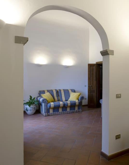 D/t Elegant & Spacious Flat 2' Walk Train Station * Florencia