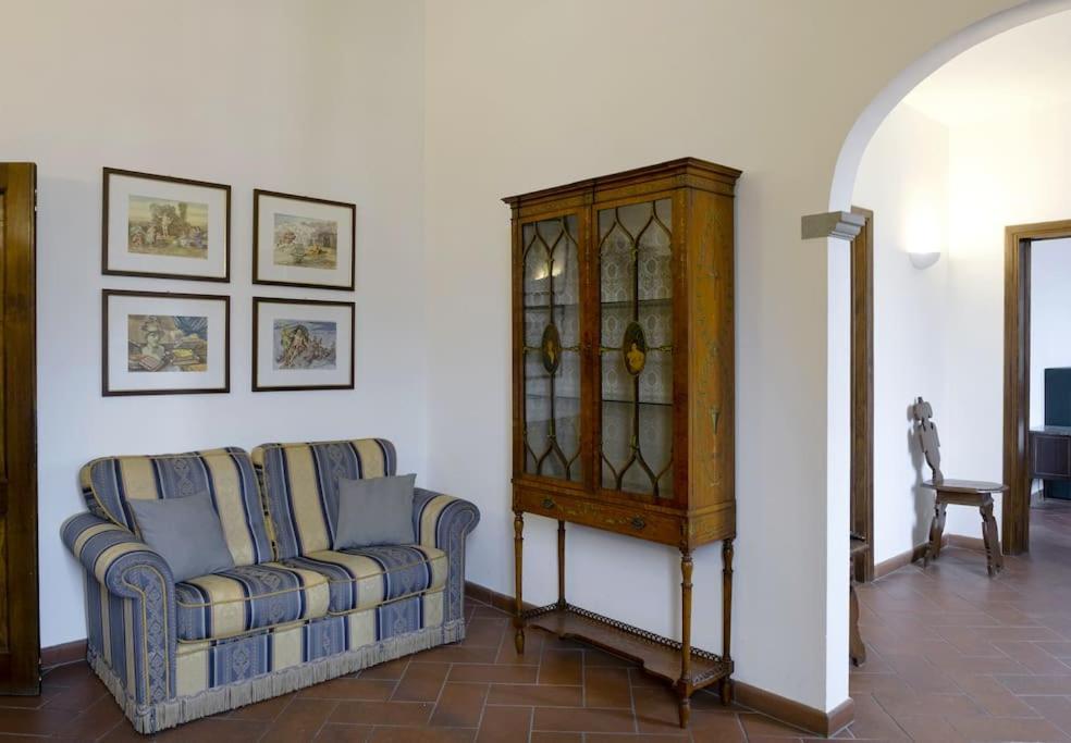 D/t Elegant & Spacious Flat 2' Walk Train Station Apartamento