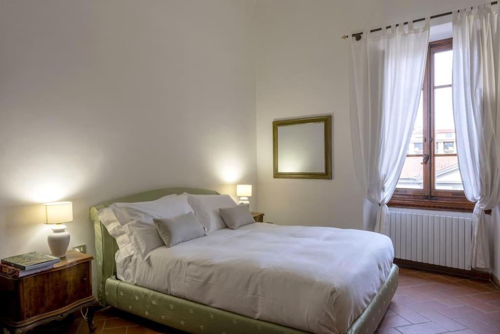 D/t Elegant & Spacious Flat 2' Walk Train Station * Florencia