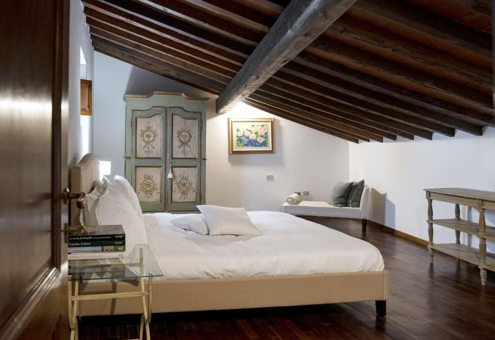 D/t Elegant & Spacious Flat 2' Walk Train Station Apartamento Florencia