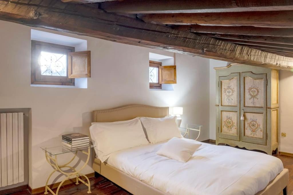 D/t Elegant & Spacious Flat 2' Walk Train Station *