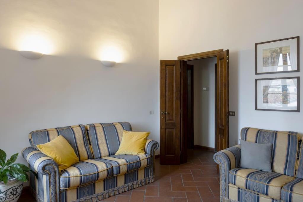 D/t Elegant & Spacious Flat 2' Walk Train Station * Florencia