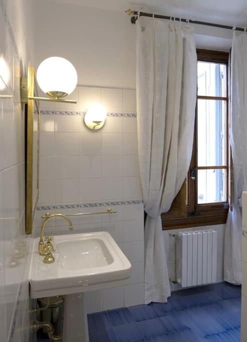 Apartamento D/t Elegant & Spacious Flat 2' Walk Train Station *