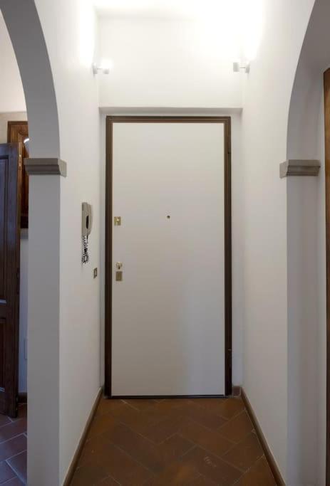 Apartamento D/t Elegant & Spacious Flat 2' Walk Train Station *