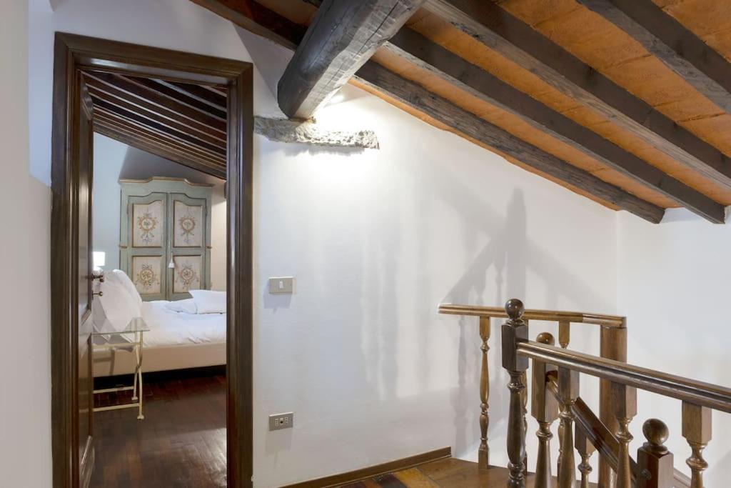 D/t Elegant & Spacious Flat 2' Walk Train Station *