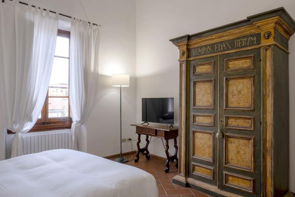 D/t Elegant & Spacious Flat 2' Walk Train Station * Florencia