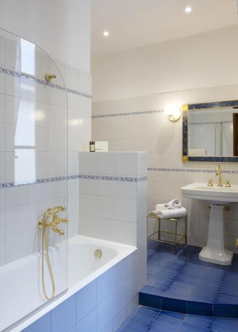 Apartamento D/t Elegant & Spacious Flat 2' Walk Train Station